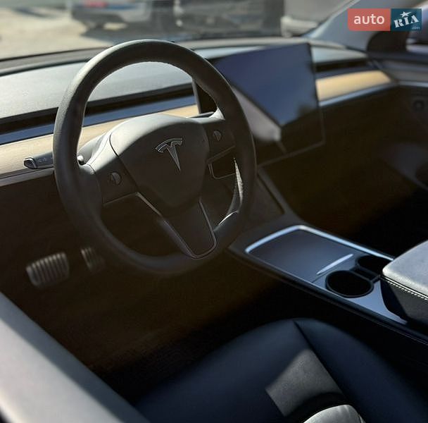 Седан Tesla Model 3 2021 в Виннице