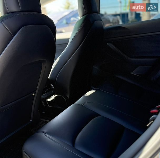 Седан Tesla Model 3 2021 в Виннице