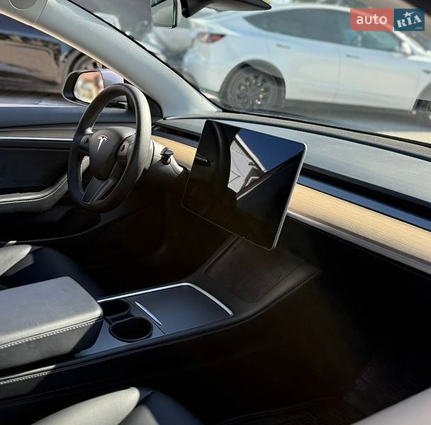 Седан Tesla Model 3 2021 в Виннице