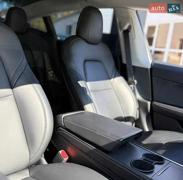 Седан Tesla Model 3 2021 в Виннице
