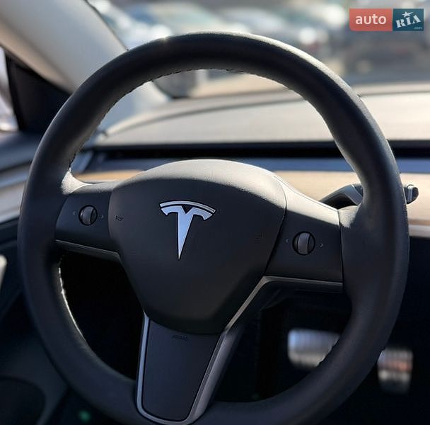 Седан Tesla Model 3 2021 в Виннице