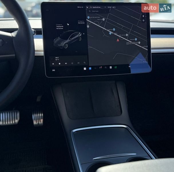Седан Tesla Model 3 2021 в Виннице