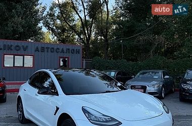 Седан Tesla Model 3 2020 в Львове