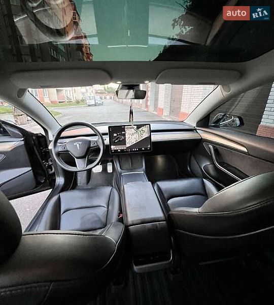 Седан Tesla Model 3 2022 в Винниках