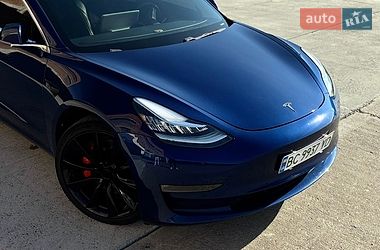 Седан Tesla Model 3 2019 в Львові