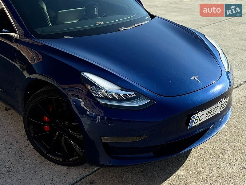 Седан Tesla Model 3 2019 в Львові