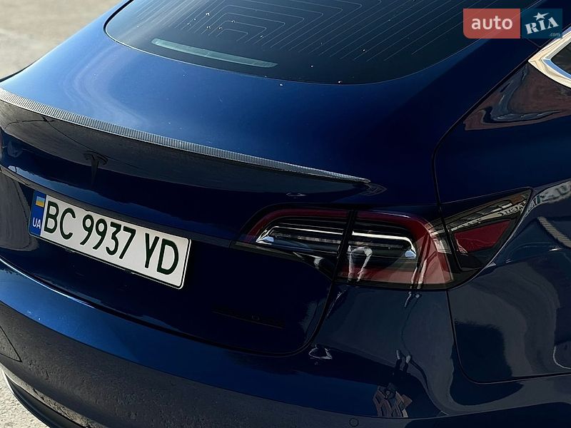 Седан Tesla Model 3 2019 в Львові