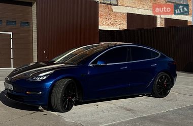 Седан Tesla Model 3 2019 в Львові