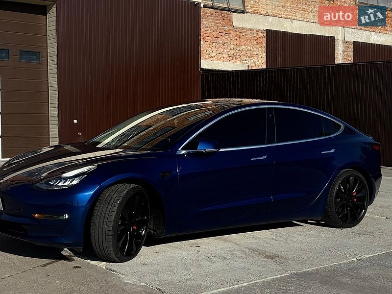 Седан Tesla Model 3 2019 в Львові