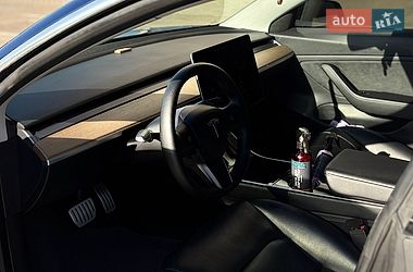 Седан Tesla Model 3 2019 в Львові