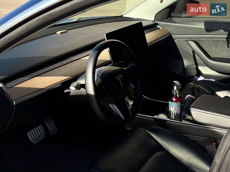 Седан Tesla Model 3 2019 в Львові