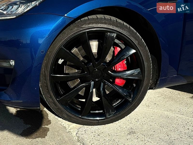 Седан Tesla Model 3 2019 в Львові