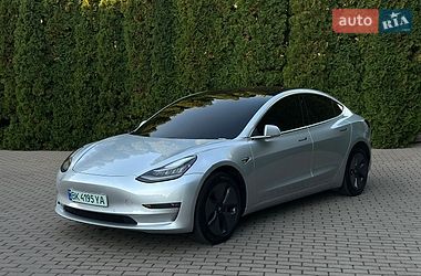 Седан Tesla Model 3 2017 в Ровно