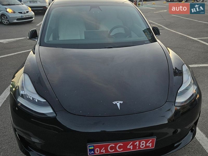 Седан Tesla Model 3 2020 в Львові