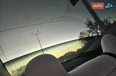 Седан Tesla Model 3 2020 в Львове