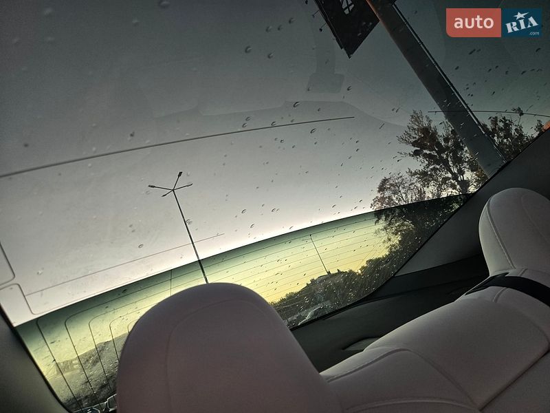 Седан Tesla Model 3 2020 в Львове