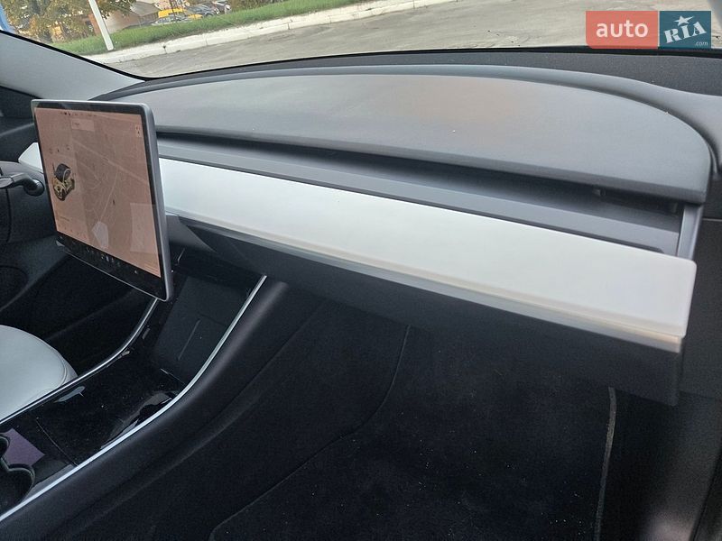 Седан Tesla Model 3 2020 в Львові