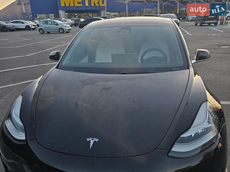 Седан Tesla Model 3 2020 в Львове