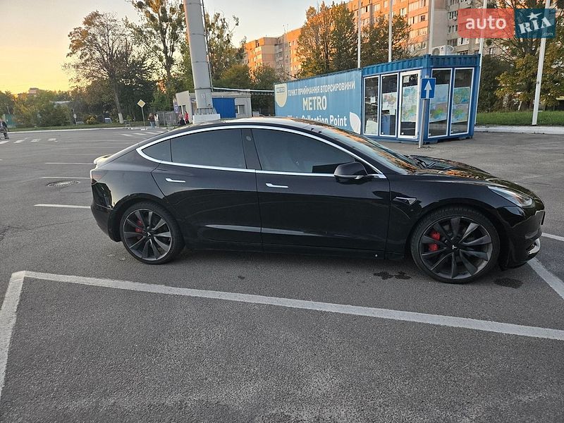 Седан Tesla Model 3 2020 в Львові