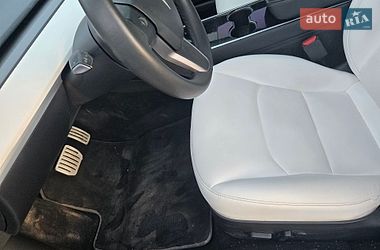 Седан Tesla Model 3 2020 в Львове