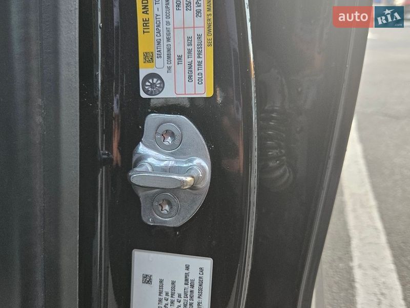 Седан Tesla Model 3 2020 в Львові