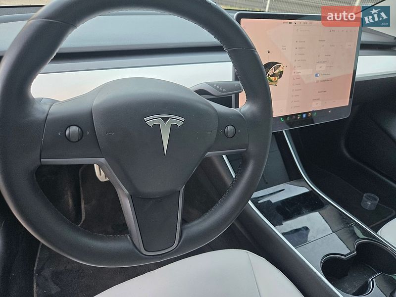 Седан Tesla Model 3 2020 в Львові