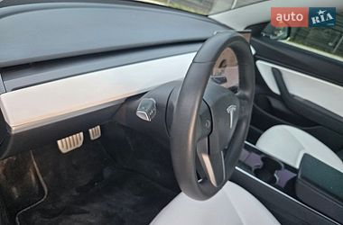 Седан Tesla Model 3 2020 в Львові