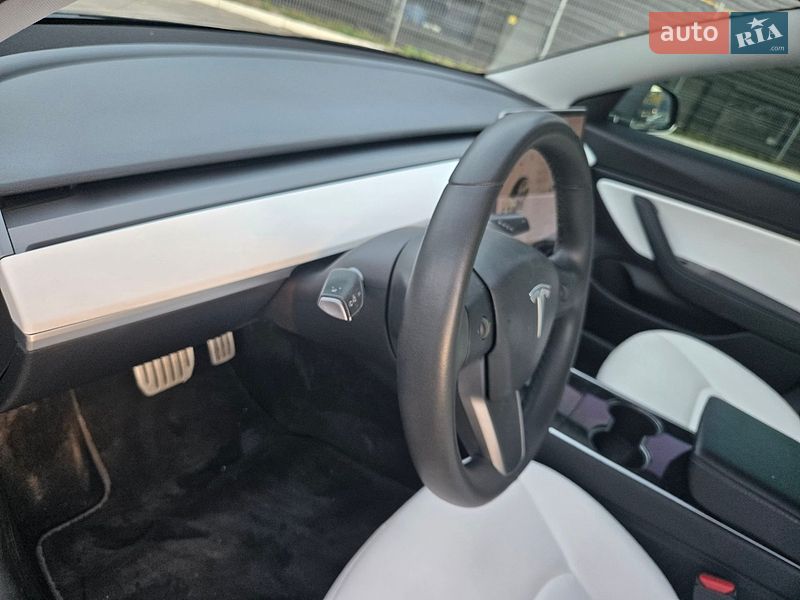 Седан Tesla Model 3 2020 в Львові