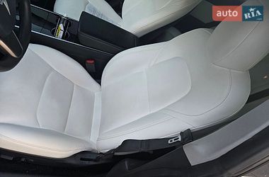Седан Tesla Model 3 2020 в Львове