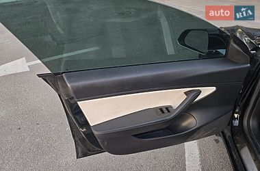 Седан Tesla Model 3 2020 в Львові
