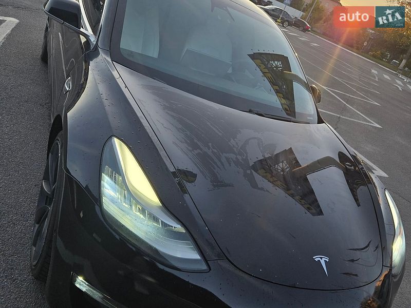 Седан Tesla Model 3 2020 в Львові