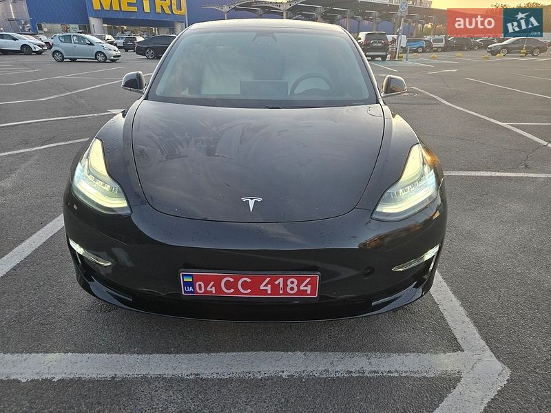Седан Tesla Model 3 2020 в Львові