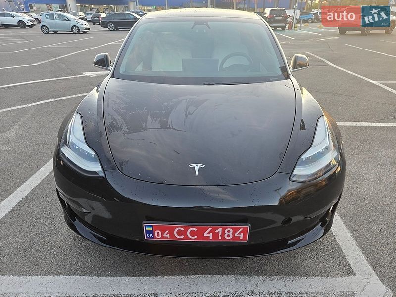 Седан Tesla Model 3 2020 в Львові