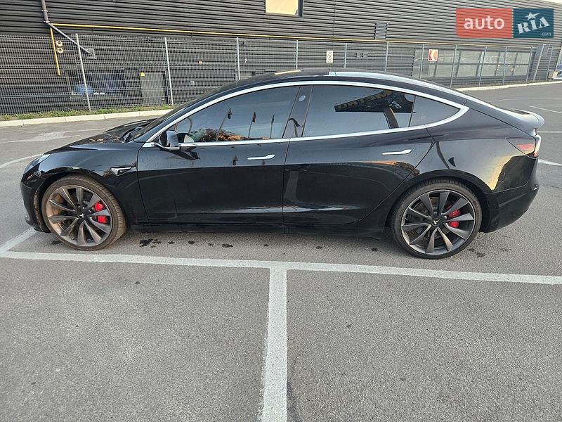 Седан Tesla Model 3 2020 в Львове