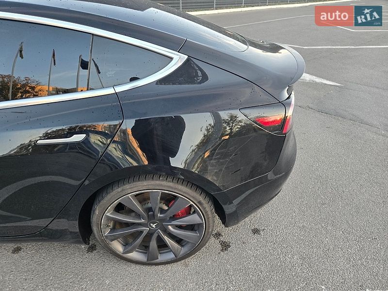Седан Tesla Model 3 2020 в Львові