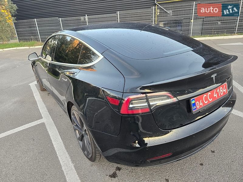 Седан Tesla Model 3 2020 в Львові