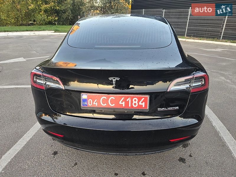Седан Tesla Model 3 2020 в Львові