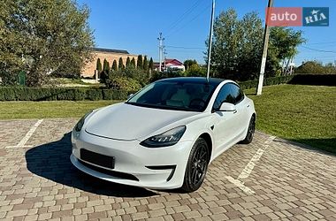Седан Tesla Model 3 2019 в Чернівцях
