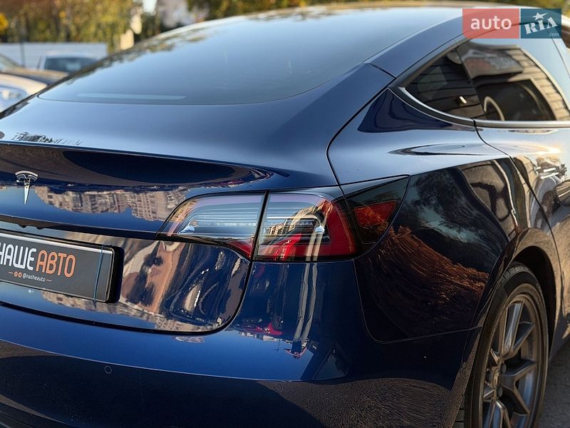 Седан Tesla Model 3 2021 в Шептицькому