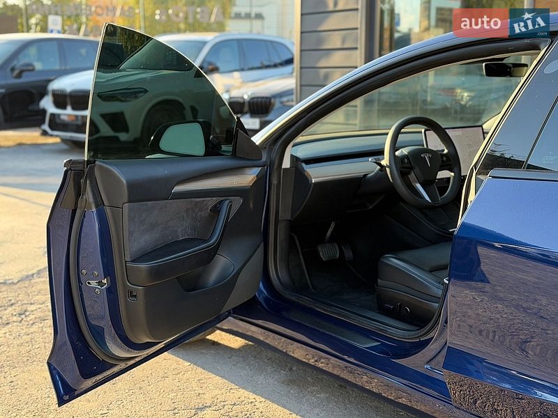 Седан Tesla Model 3 2021 в Шептицькому