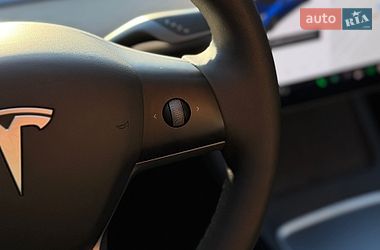 Седан Tesla Model 3 2021 в Шептицькому