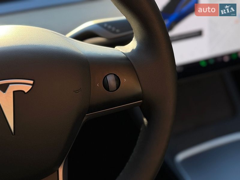 Седан Tesla Model 3 2021 в Шептицькому