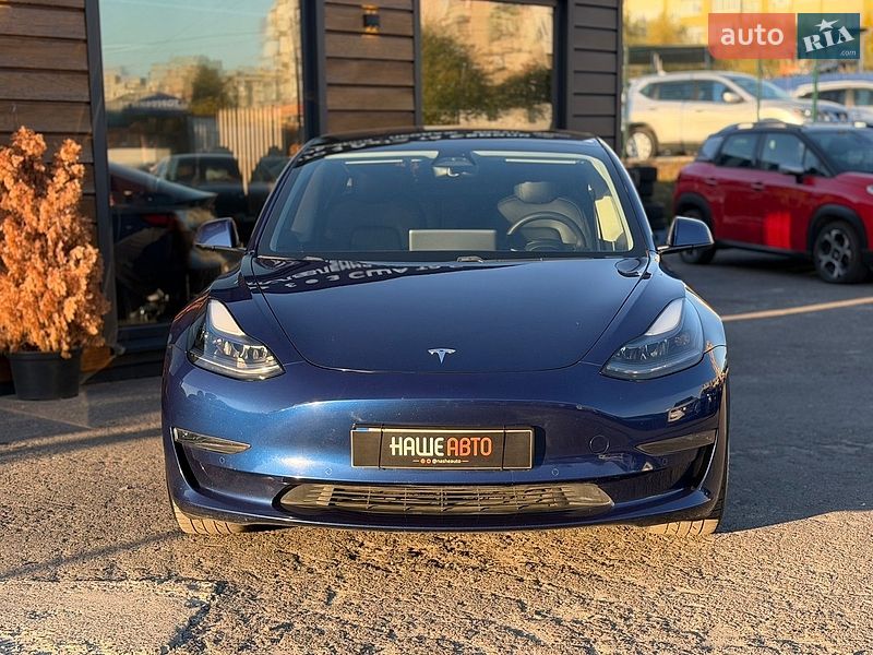 Седан Tesla Model 3 2021 в Шептицькому