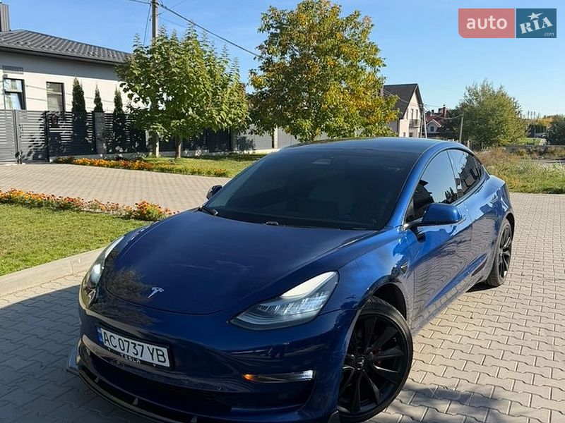 Седан Tesla Model 3 2019 в Луцьку