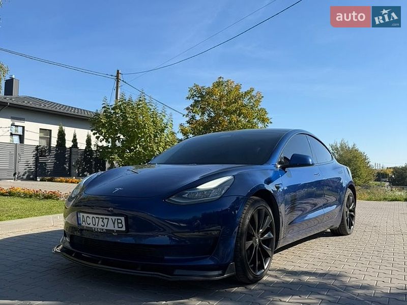 Седан Tesla Model 3 2019 в Луцьку
