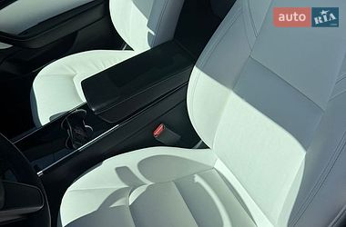 Седан Tesla Model 3 2019 в Луцьку