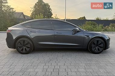 Седан Tesla Model 3 2025 в Львові