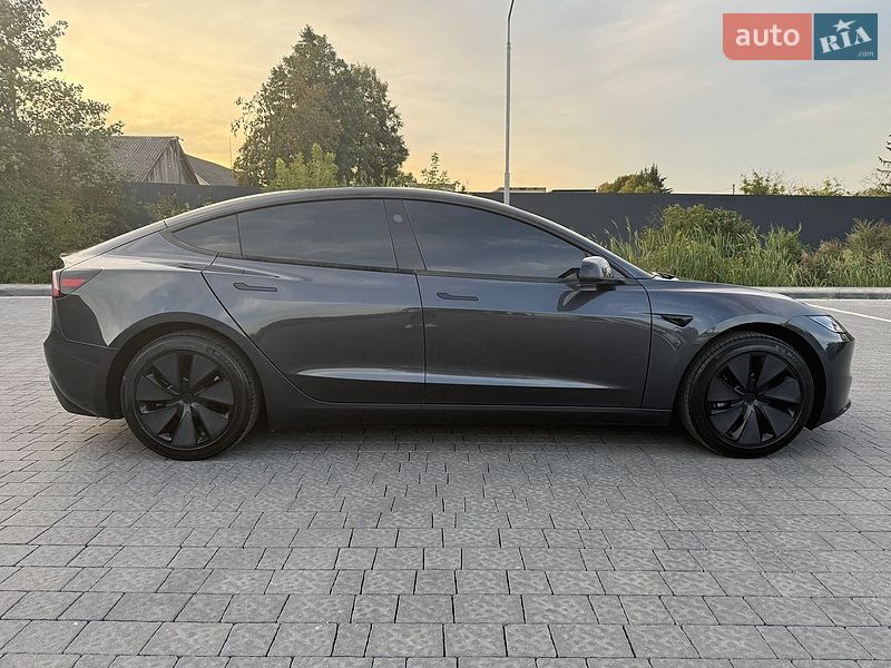 Седан Tesla Model 3 2025 в Львові