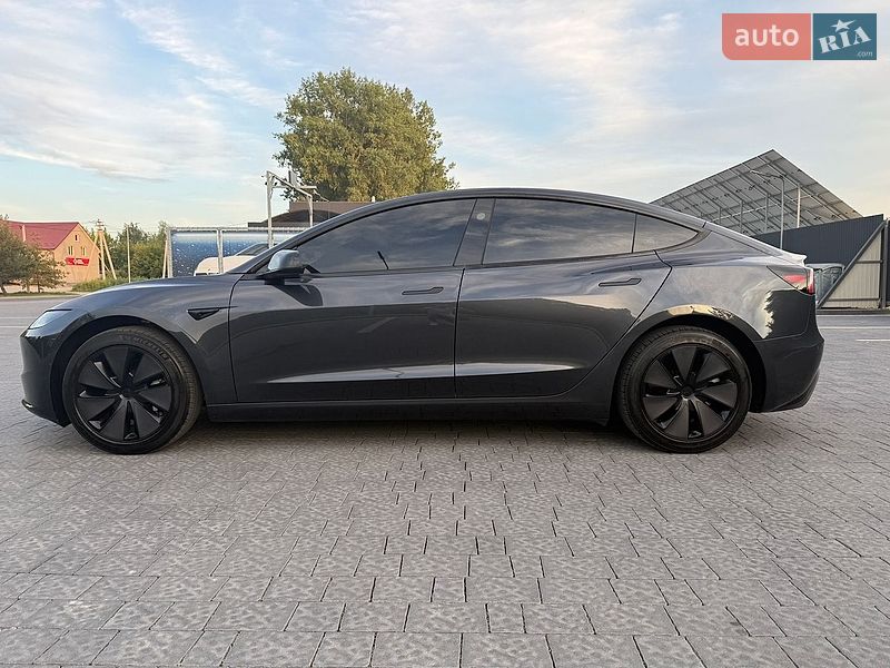 Седан Tesla Model 3 2025 в Львові