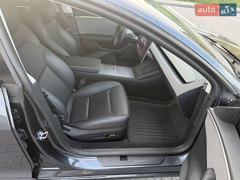 Седан Tesla Model 3 2025 в Львові